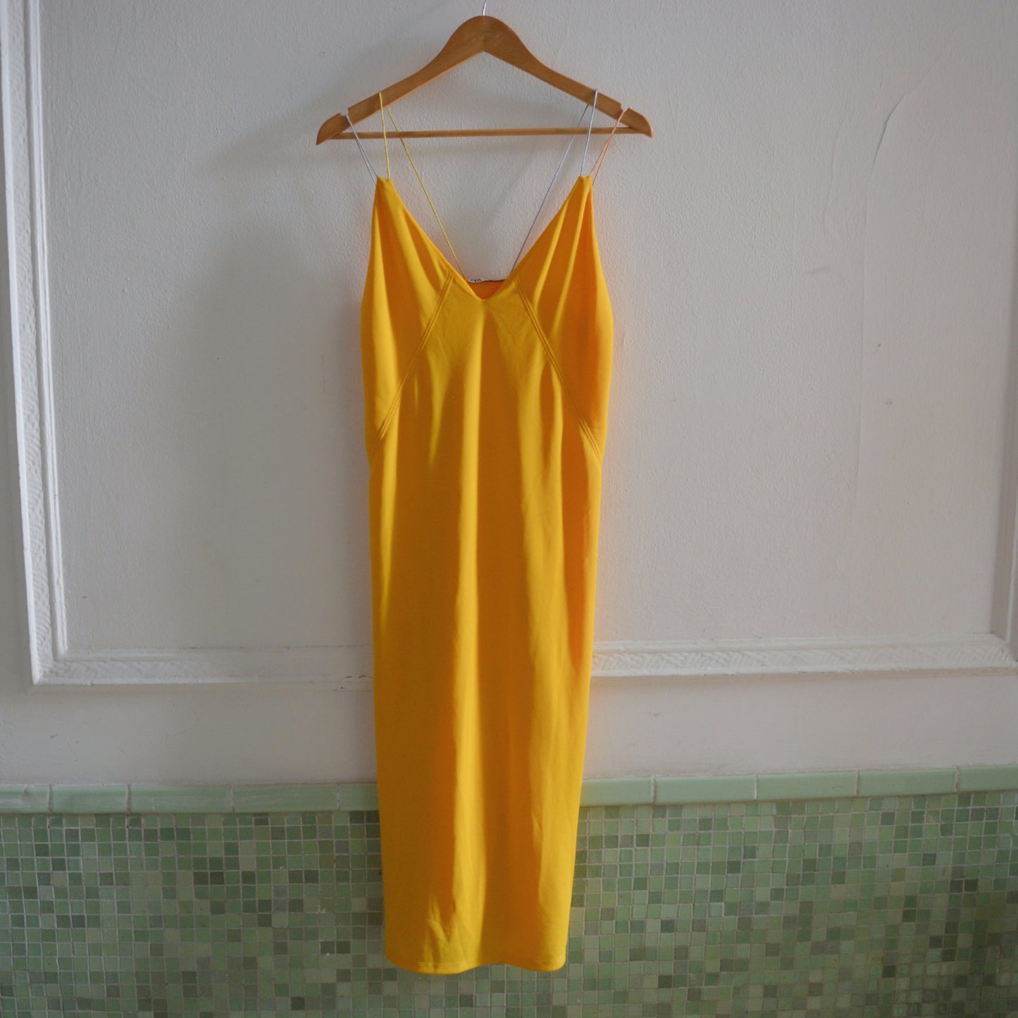 Vestido amarillo Zara con tiras talle S