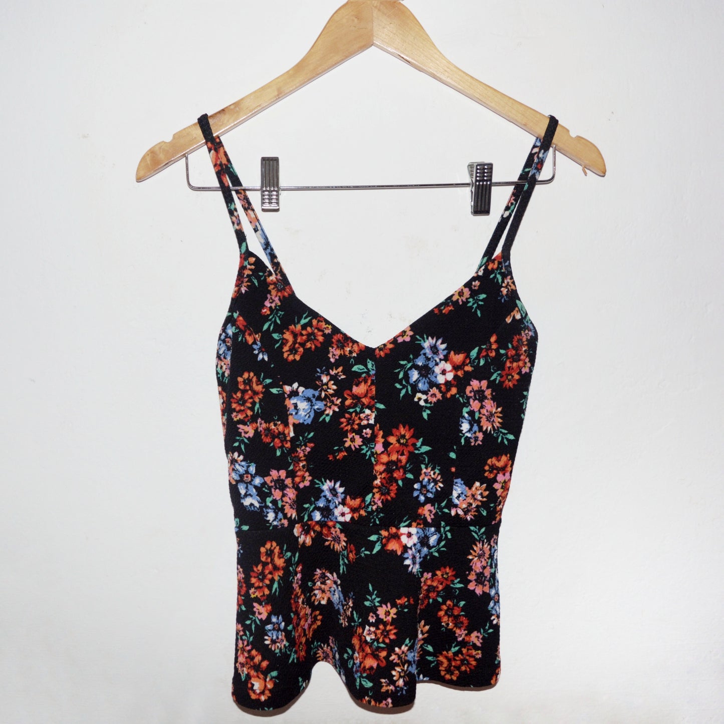 Musculosa tirantes floral negro talle S/M