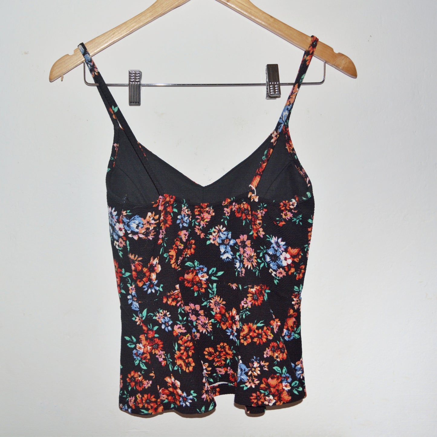 Musculosa tirantes floral negro talle S/M